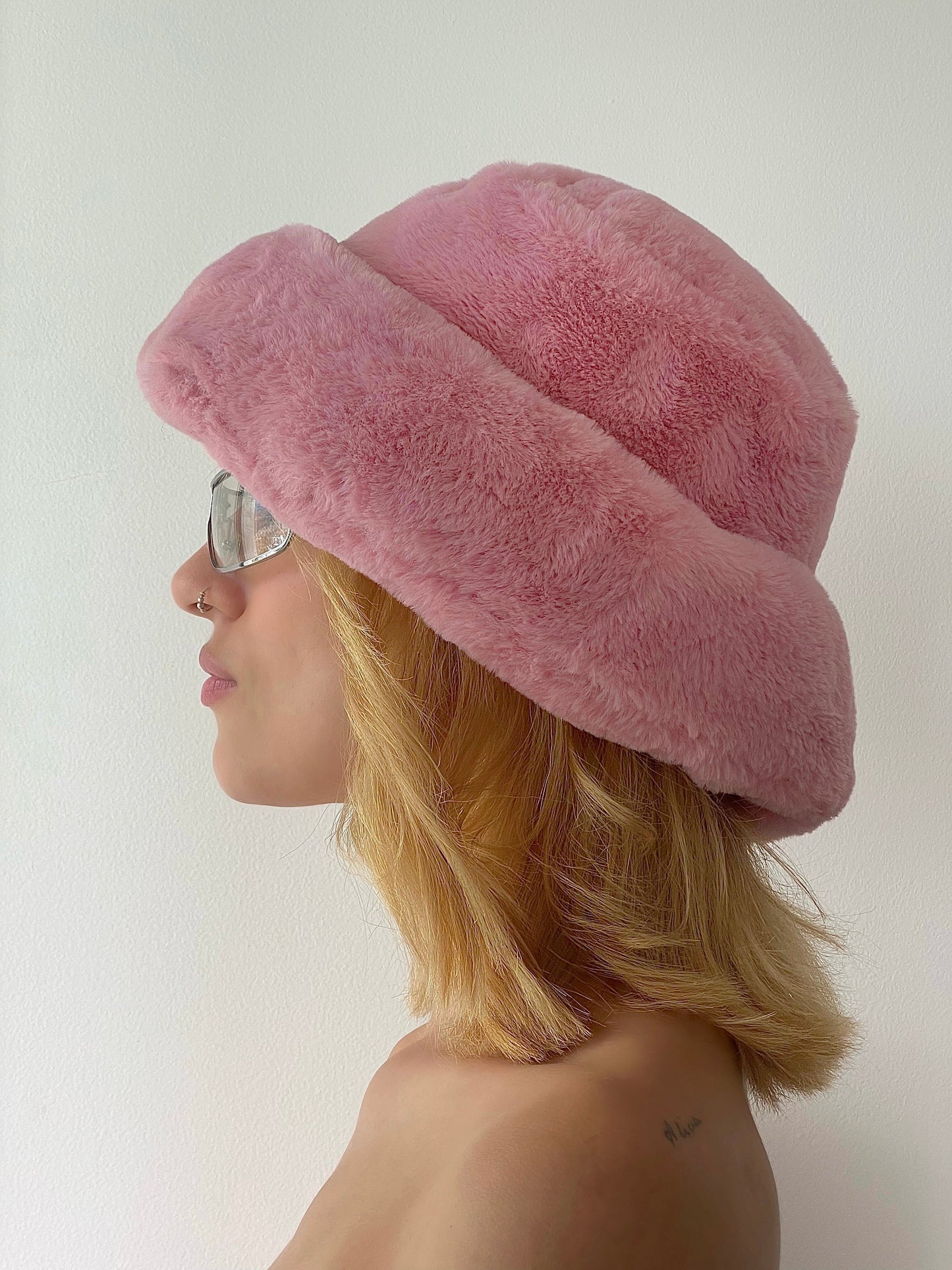 PINK FURRY BUCKET HAT