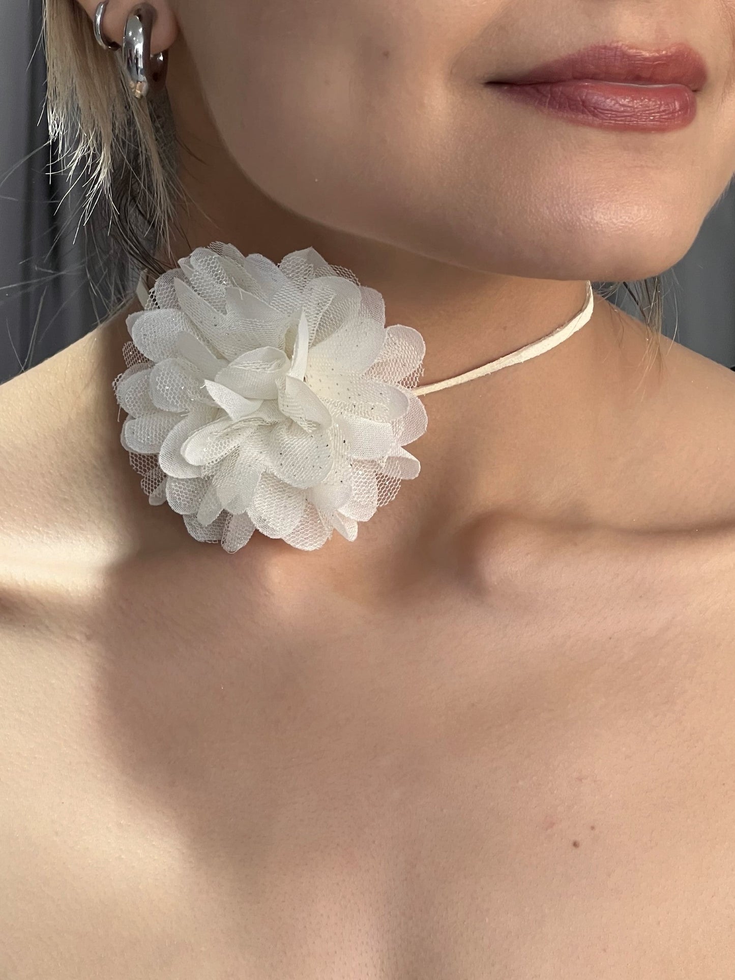 FLOWER CHOKER